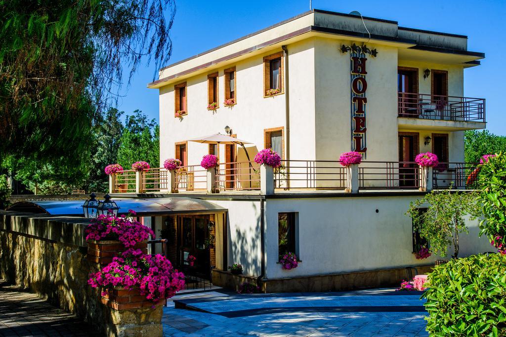 Hotel Al Ritrovo เปียซซา อาร์เมรีนา ภายนอก รูปภาพ