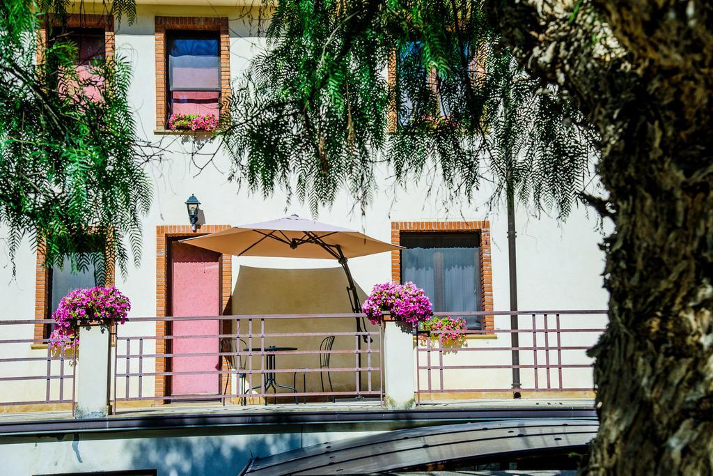 Hotel Al Ritrovo เปียซซา อาร์เมรีนา ภายนอก รูปภาพ